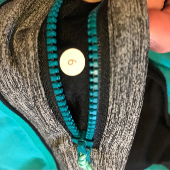 Lululemon Speed Shorts size 6 - Picture 4 of 5